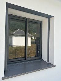 Fenêtre aluminium gris anthracite posée par EPB dans le Gers