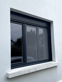 Fenêtre aluminium anthracite posée par EPB dans le Gers