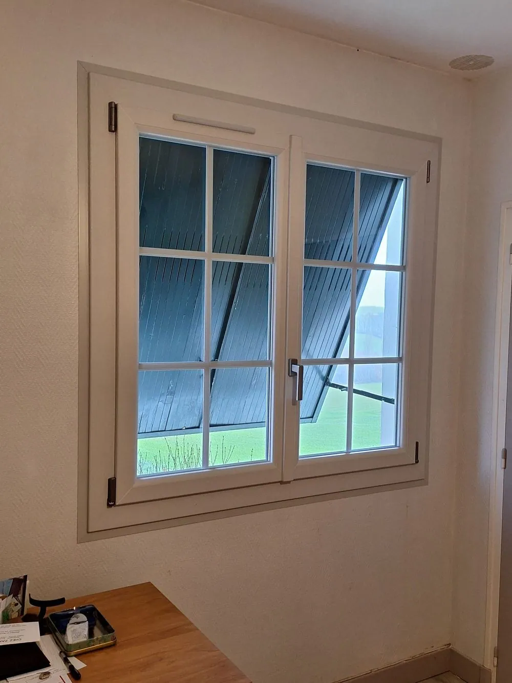 Fenêtre PVC 2 vantaux à petits bois, rénovation dans le Gers